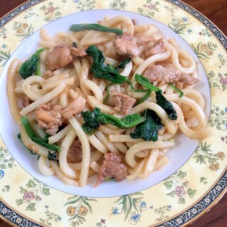 鶏肉とほうれん草の中華風焼きうどん